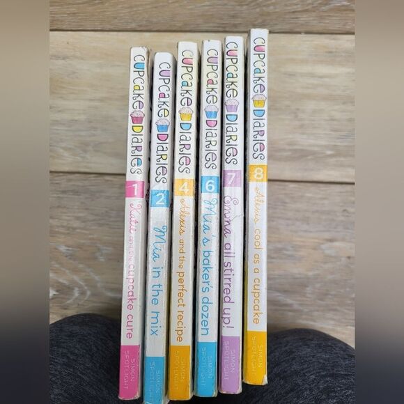 6 Cupcake Diaries chapter books - Picture 4 of 10